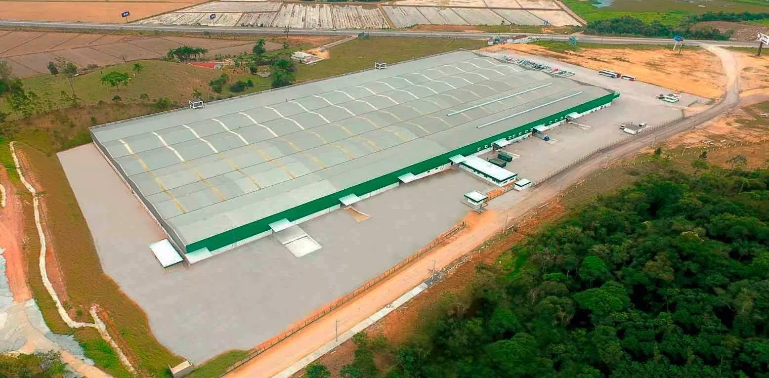 Vista aérea de complexo industrial em estrutura metálica diagnosticado pela DeltaP Engenharia